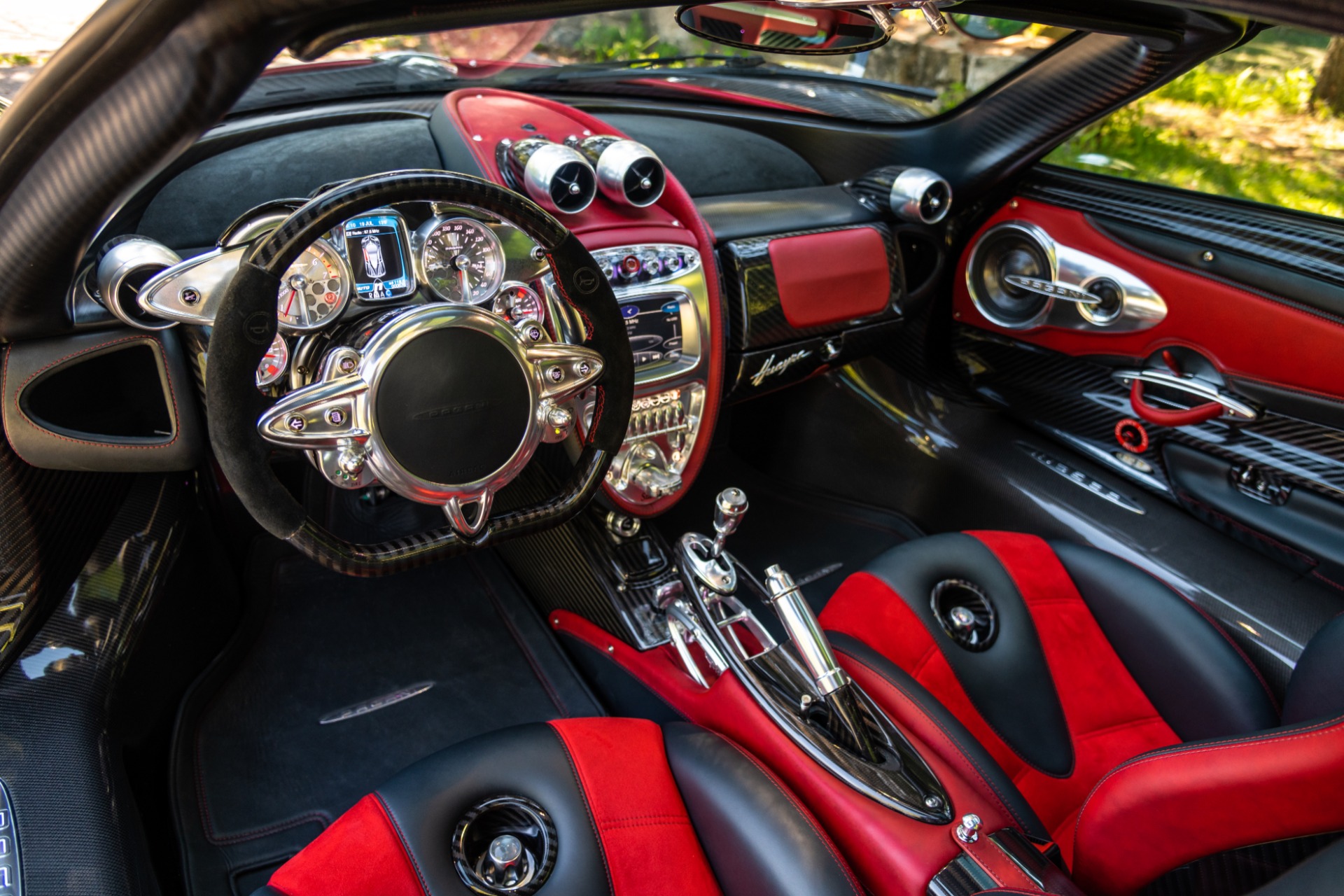 Pagani huayra interior