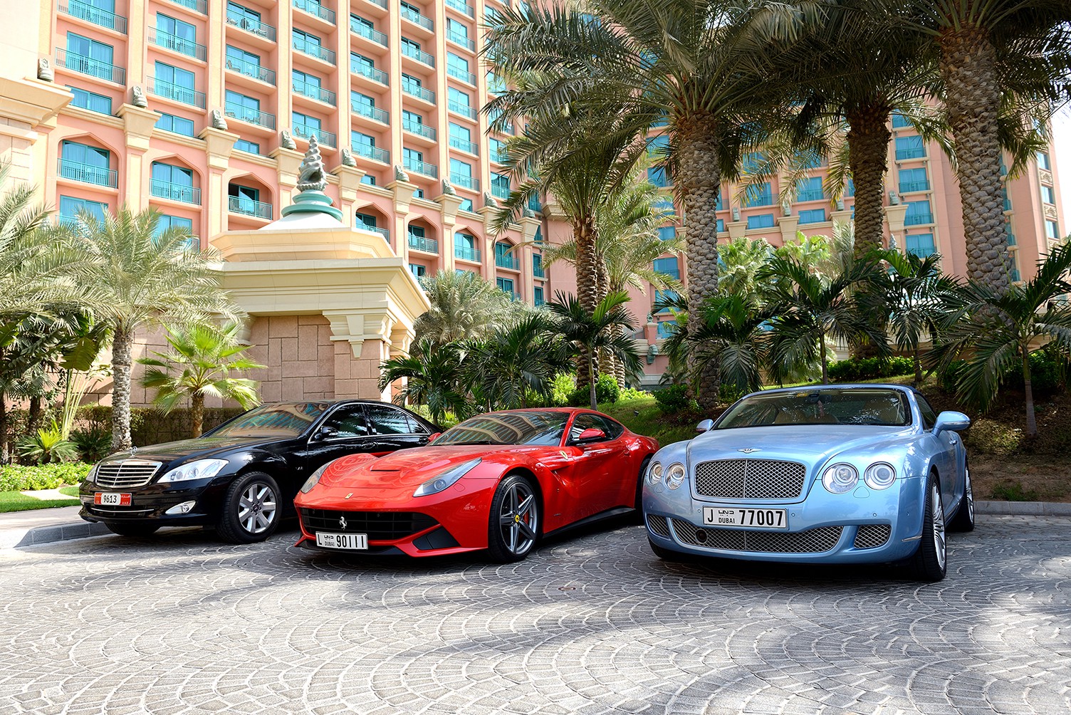 Dubai Luxury Cars Supercar Report